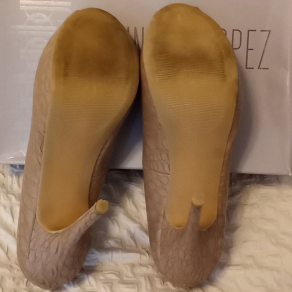 Shoes - Picture 3 of 4